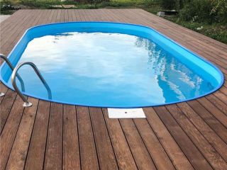 Instalovaný bazén pro koupání na zahradě